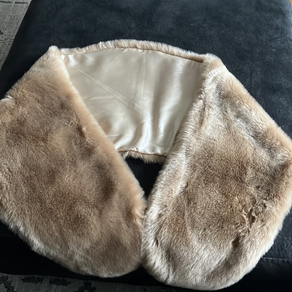 Faux fur shawl champagne color